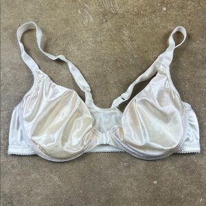 Vintage Victoria's Secret Second Skin Satin Bra
Size: 34 A